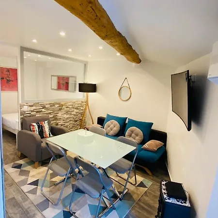 Apartment Avec Balcon Au Coeur Du Suquet Cannes